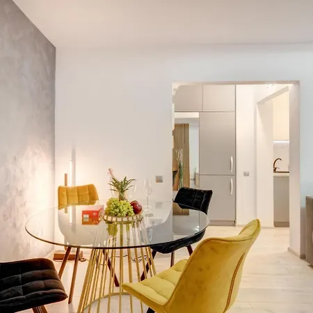 Elegant Old Town Escape Apartamento