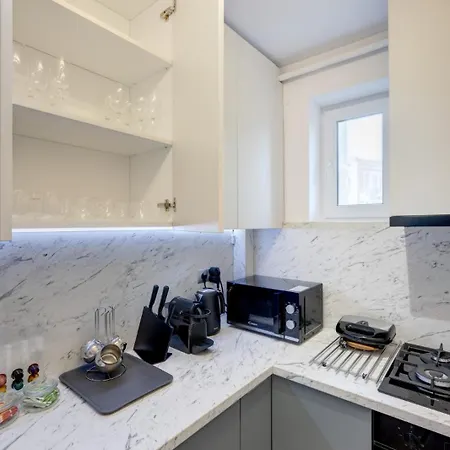 Elegant Old Town Escape Apartment