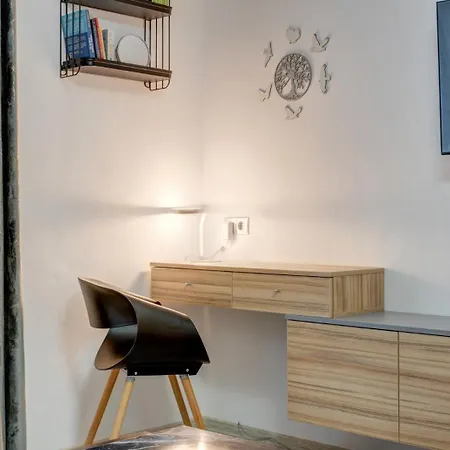 Elegant Old Town Escape Бухарест