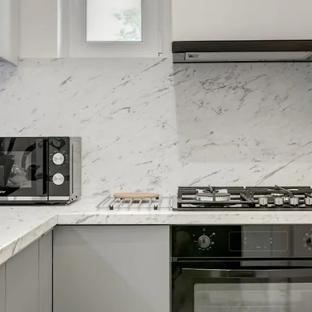 Elegant Old Town Escape Apartment