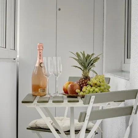 Elegant Old Town Escape Apartment