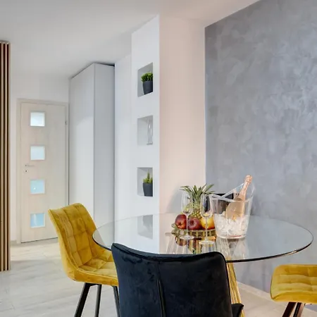 Elegant Old Town Escape Бухарест