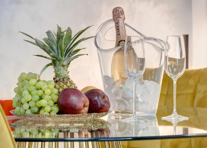 Elegant Old Town Escape Lägenhet *