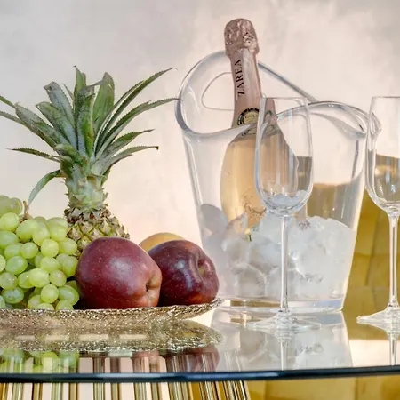 Elegant Old Town Escape アパート *