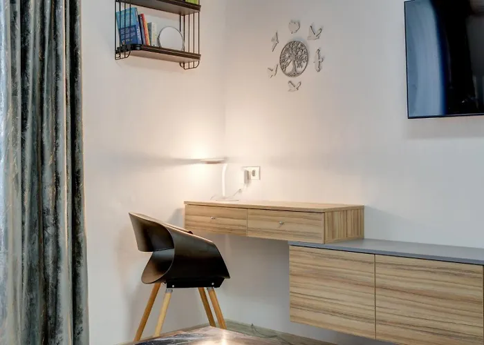 Elegant Old Town Escape ブカレスト