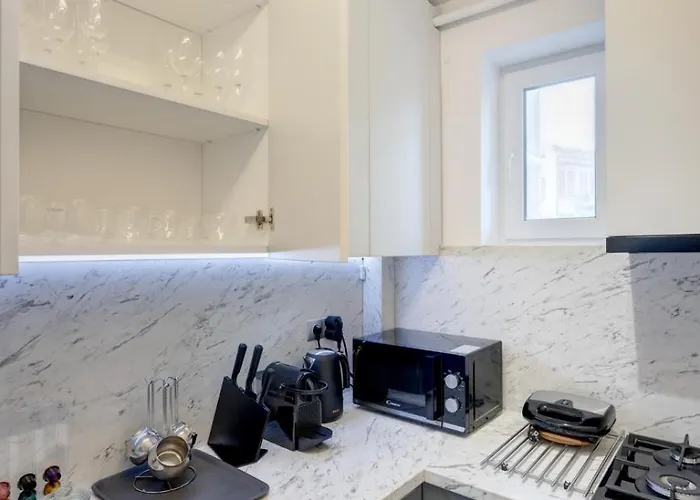 Elegant Old Town Escape Apartman